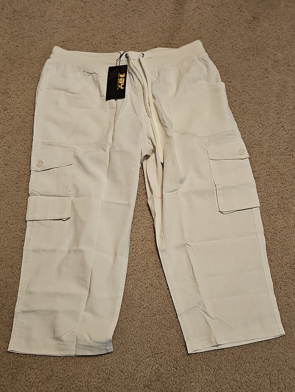 Relaxed Cropped Cargo Pants in Off-White